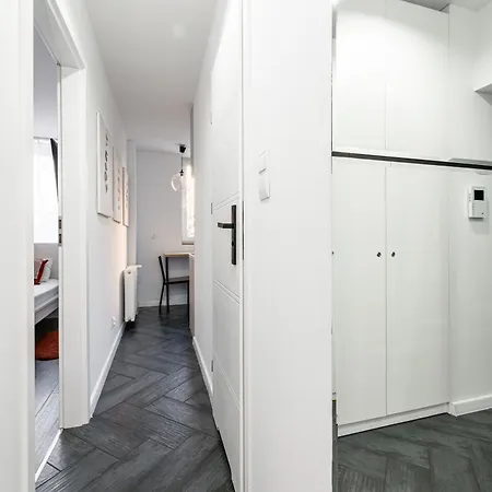 Krzyki - Two Bedrooms, Workspaces - By Rentujemy Lejlighed Wrocław