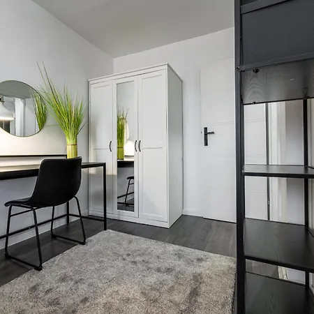 Apartment Krzyki - Two Bedrooms, Workspaces - By Rentujemy
